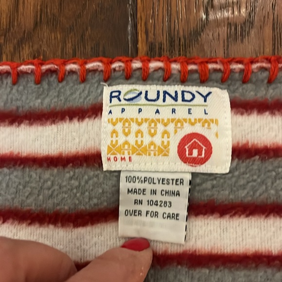 2 Like NEW Roundy Apparel 60”x48” Soft Fleece Holiday Blankets. - Picture 13 of 16
